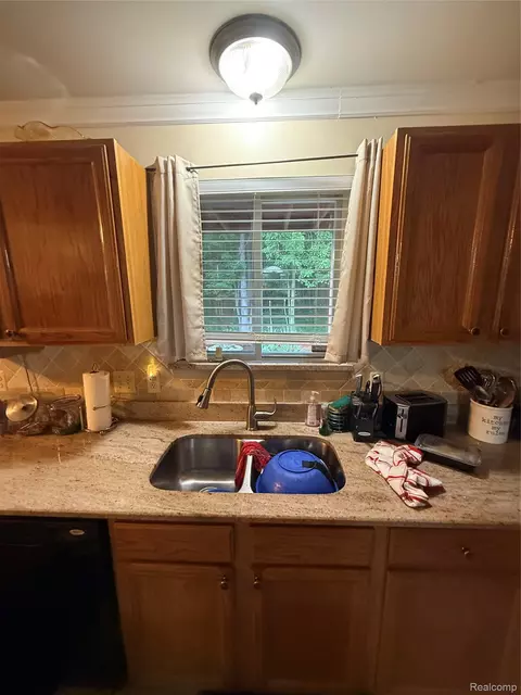 Kitchen - 44994 Sondra Dr, Van Buren, MI 48111 photo 3 of 4