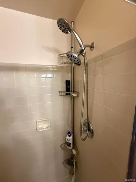 Bath - 44994 Sondra Dr, Van Buren, MI 48111 photo 5 of 8
