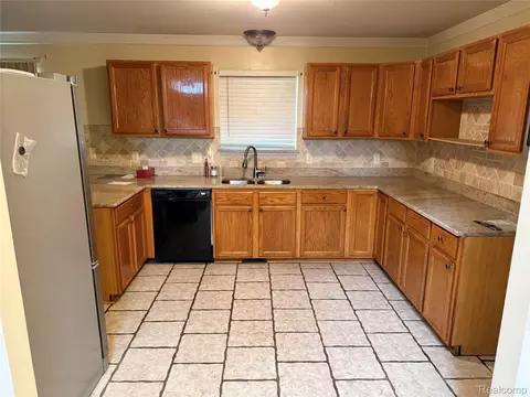 Kitchen - 44994 Sondra Dr, Van Buren, MI 48111 photo 4 of 4