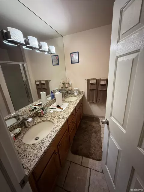 Bath - 44994 Sondra Dr, Van Buren, MI 48111 photo 3 of 8