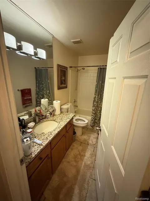 Bath - 44994 Sondra Dr, Van Buren, MI 48111 photo 7 of 8