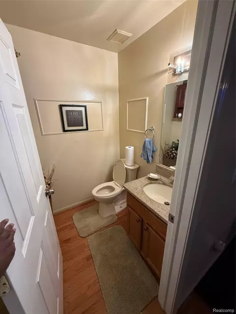 Bath - 44994 Sondra Dr, Van Buren, MI 48111 photo 1 of 8