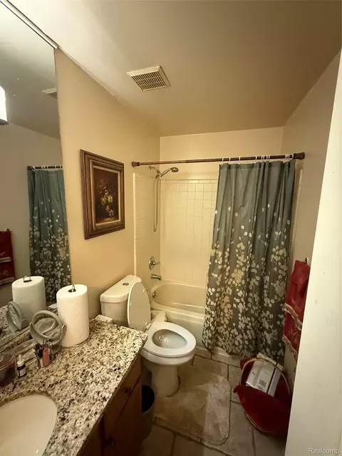 Bath - 44994 Sondra Dr, Van Buren, MI 48111 photo 8 of 8