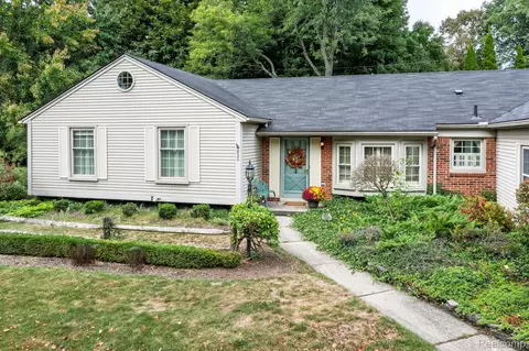 830 Croydon Rd, Rochester Hills, MI 48309