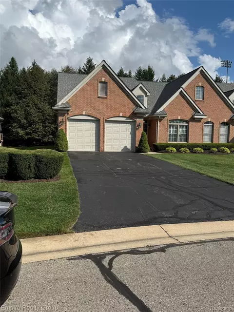 7608 Brookdale Ct, Brighton, MI 48116