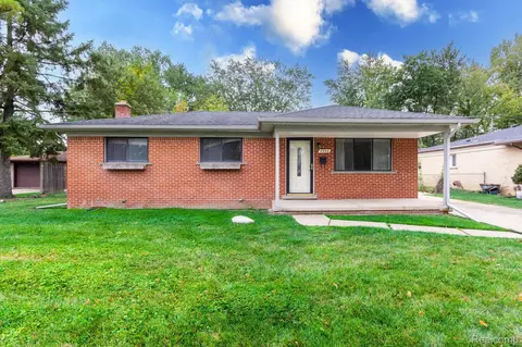 4996 Sanford Dr, Sterling Heights, MI 48310