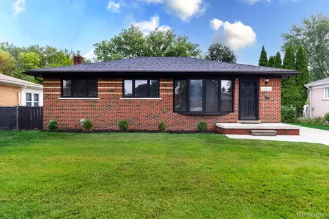 27818 Rosebriar St, Saint Clair Shores, MI 48081