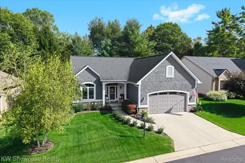 165 Cottage Ln, Milford, MI 48381
