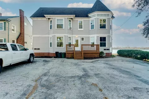 2430 Military St, Port Huron, MI 48060
