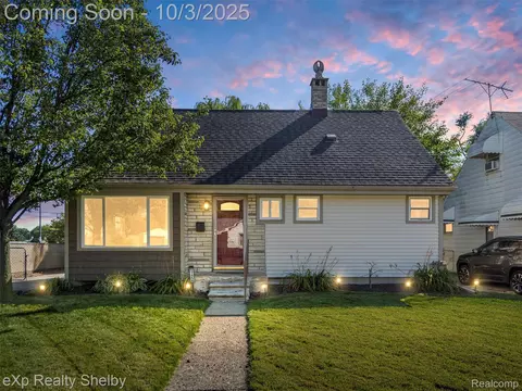 17456 Allen St, Roseville, MI 48066