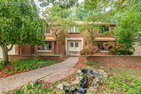 5130 Lake Bluff Rd, West Bloomfield, MI 48323