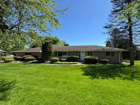28670 Inkster Rd, Southfield, MI 48034