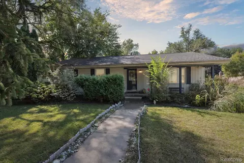 12900 Lake Point Pass, Van Buren, MI 48111