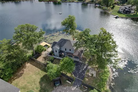 800 Kimberly, Orion, MI 48362