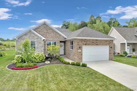 5363 Pebble Beach Dr, Metamora, MI 48455