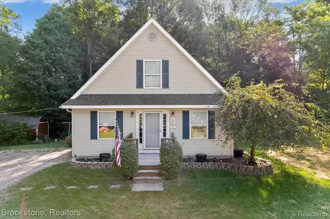 4347 Grove Dr, Dryden, MI 48428