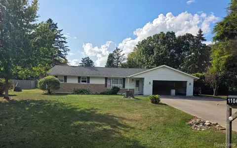 1104 Gwen Dr, Lapeer, MI 48446