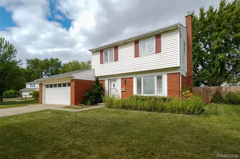 761 Tanglewood Dr, Madison Heights, MI 48071