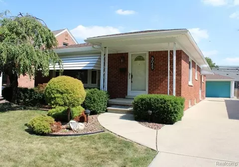 9045 Carter Ave, Allen Park, MI 48101