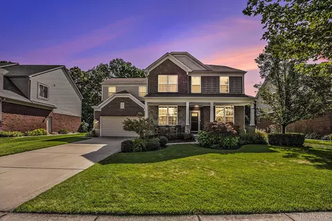 1378 Greythorne Dr, Orion, MI 48359