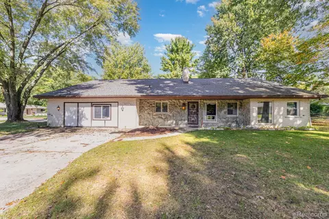 3977 Snowberry Rd, Bridgeport, MI 48722