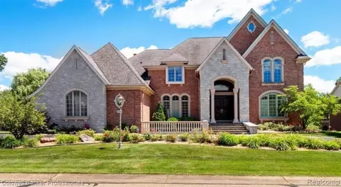 3677 Cedar Brook Dr, Rochester Hills, MI 48309