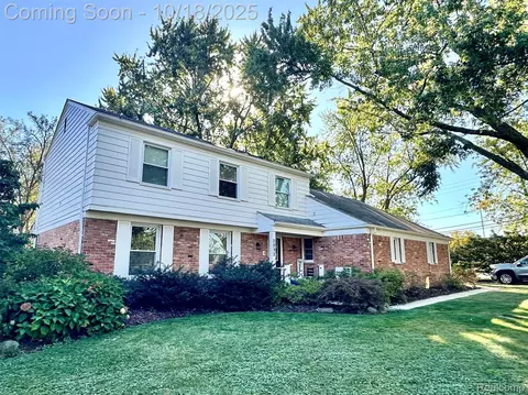 2993 Aldgate Dr, Bloomfield Hills, MI 48304