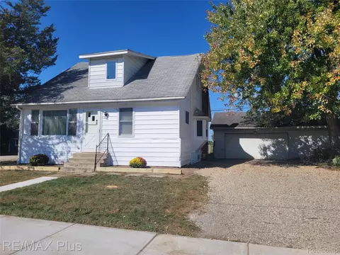2516 W Genesee St, Lapeer, MI 48446