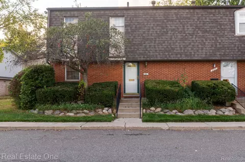 861 Kirts Blvd, Troy, MI 48084
