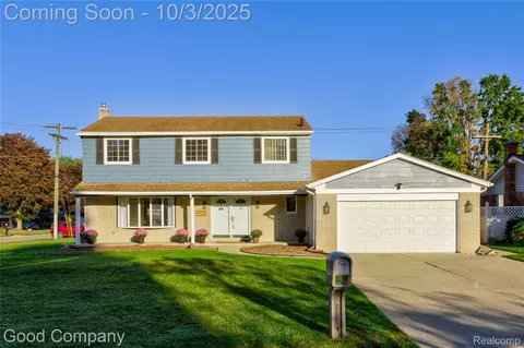 38576 Foxcroft St, Harrison, MI 48045