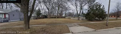 3925 Toepfer Rd, Warren, MI 48091