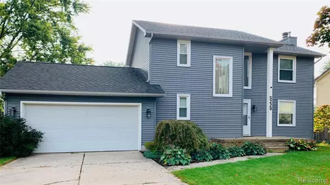 5229 Regimental Banner Dr, Grand Blanc, MI 48439