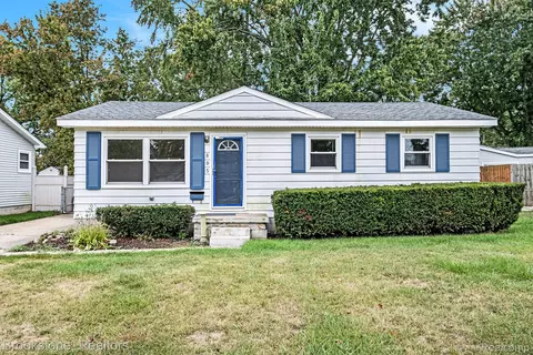 805 Hartner Dr, Holly, MI 48442