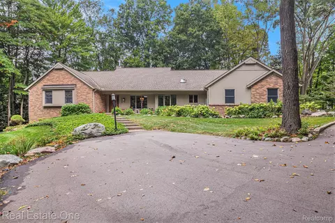 3125 N Tipsico Lake Rd, Hartland, MI 48353