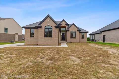 35736 Addison Dr, New Baltimore, MI 48047