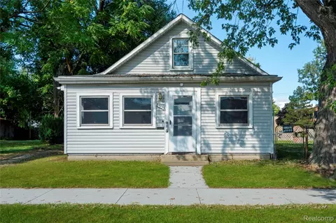 8309 Maxwell Ave, Warren, MI 48089