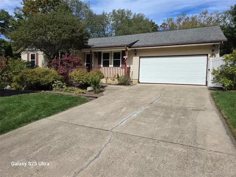 7098 Saint Charles Pl, Kalamazoo, MI 49009