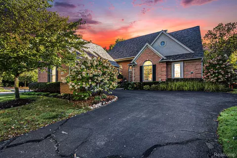 35609 Bradford Ct, Farmington Hills, MI 48331