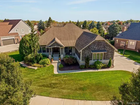 7252 Ardsley Ln, Independence, MI 48348