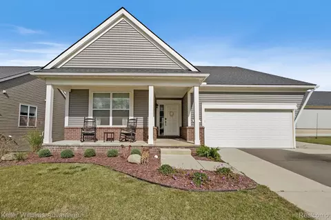 8237 Alyssa Dr, Green Oak, MI 48116