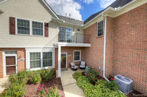 3082 Kneeland Cir, Howell, MI 48843