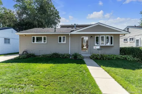23134 Detour St, Saint Clair Shores, MI 48082