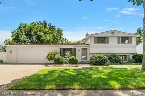 8741 Buffalo Dr, Commerce, MI 48382