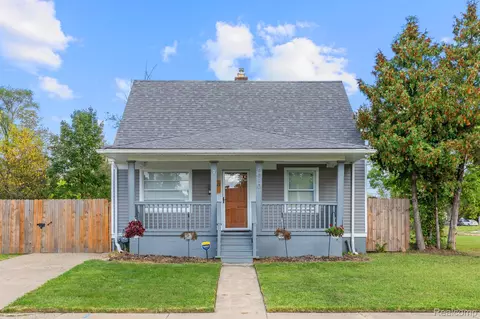 8610 Auburn St, Detroit, MI 48228