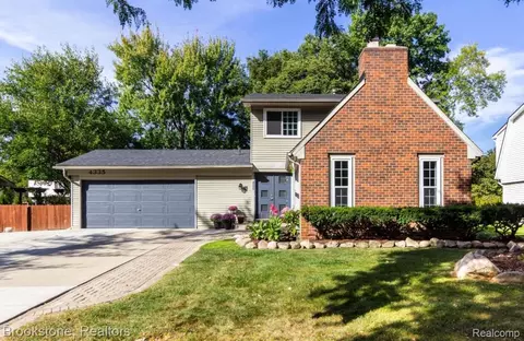 4335 Cypress Dr, Troy, MI 48085