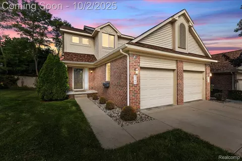 7180 Lavender Ln, Waterford, MI 48327