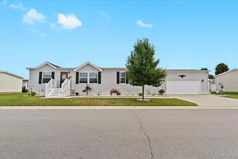 5430 Arboretum Trl, Howell, MI 48843