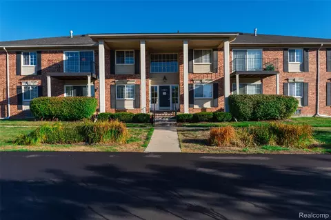 6145 Orchard Lake Rd #204, West Bloomfield, MI 48322
