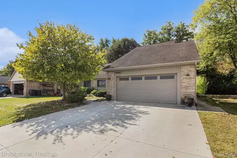 15983 Penn Dr, Livonia, MI 48154
