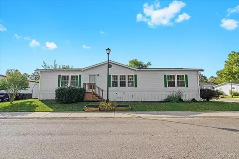 49591 Linden St, Plymouth, MI 48170